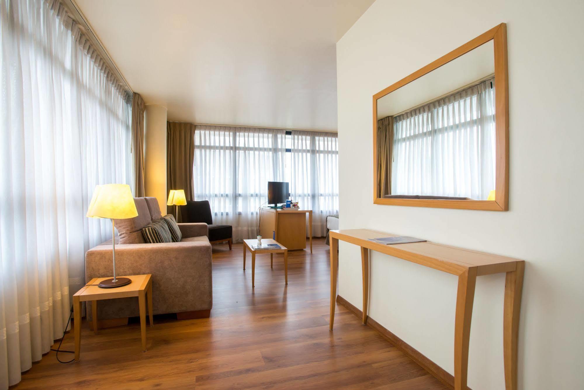 Tryp Montevideo Hotel Экстерьер фото